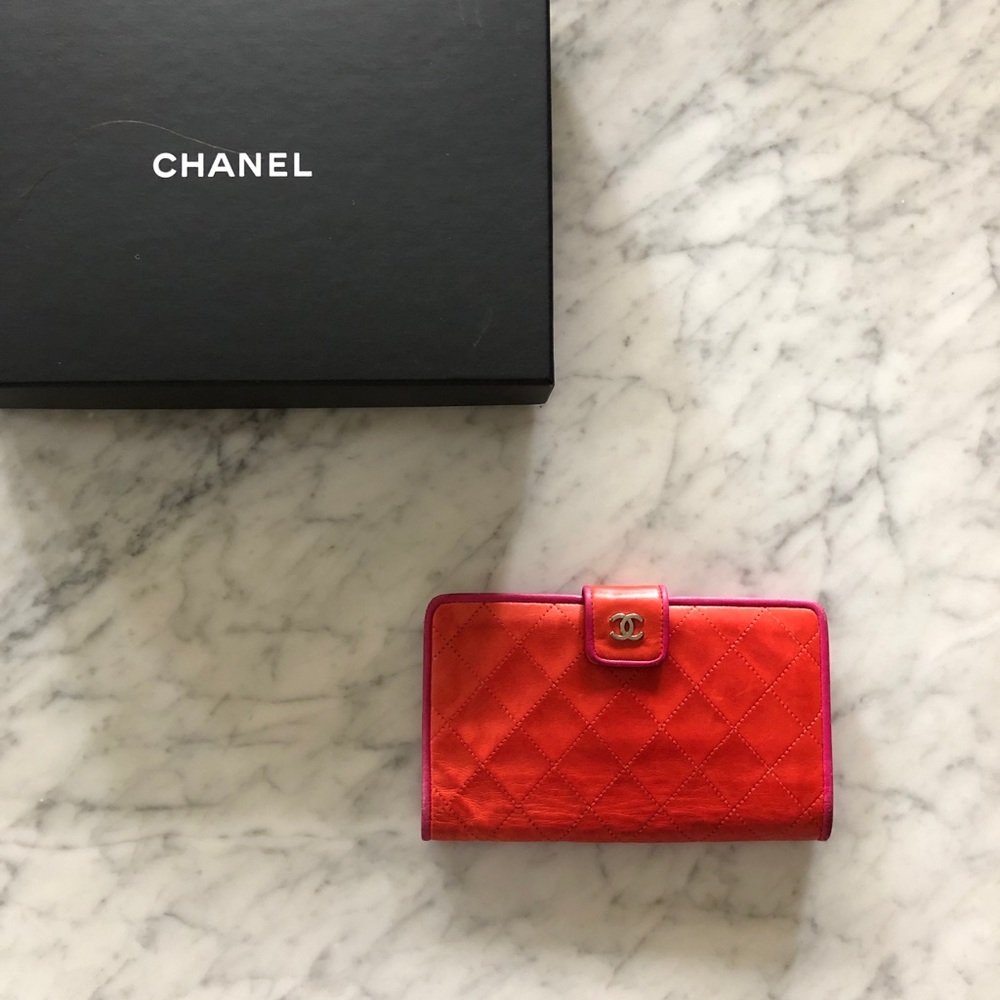 Authentic a Chanel wallet